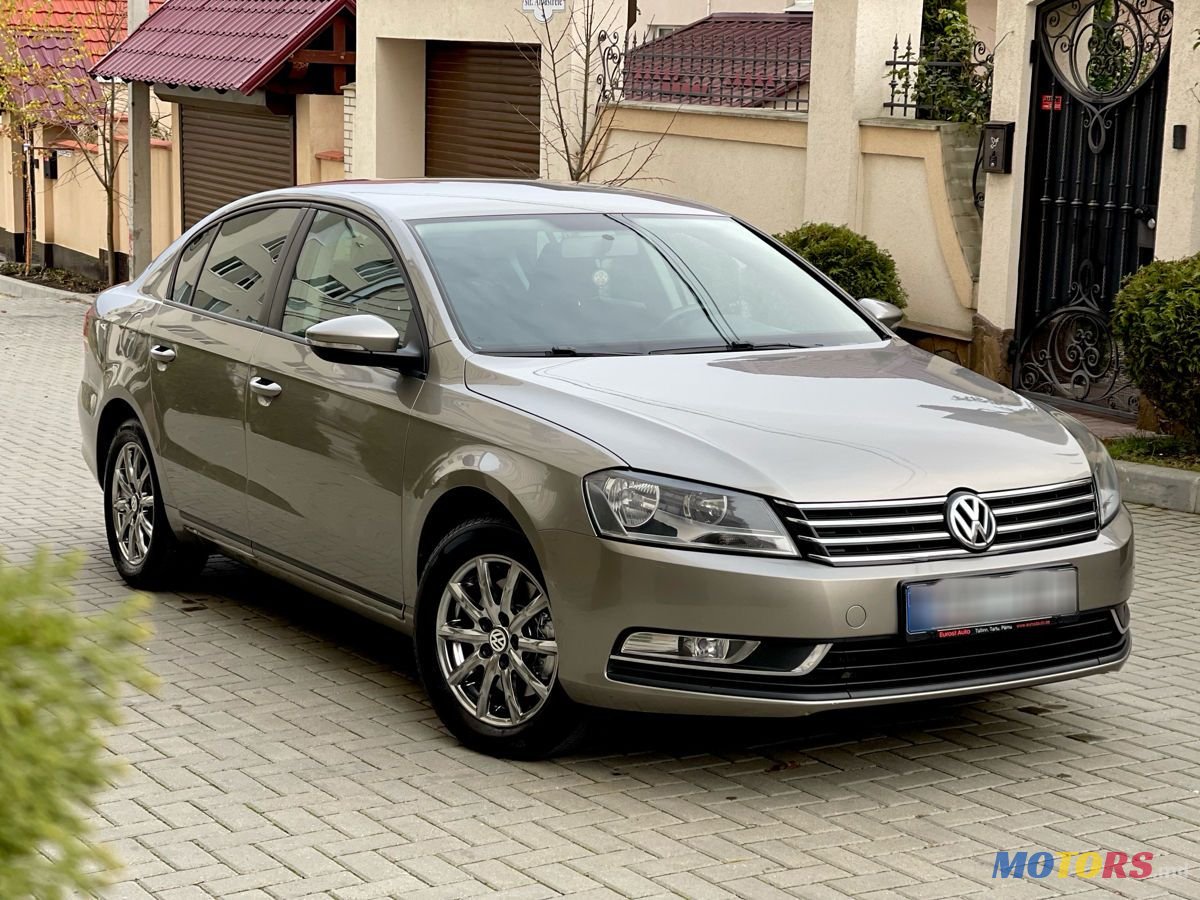 2013' Volkswagen Passat photo #2