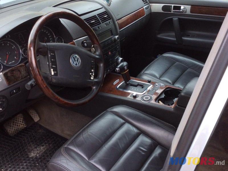 2004' Volkswagen Touareg photo #2