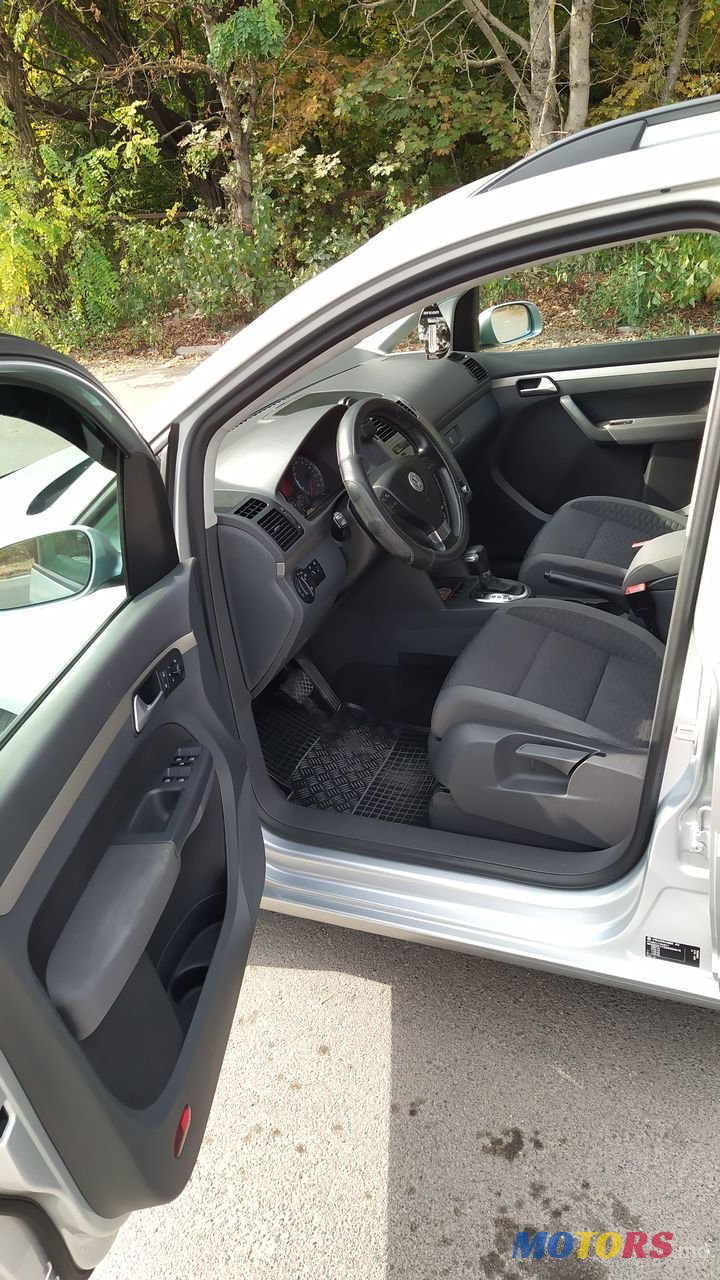 2008' Volkswagen Touran photo #2