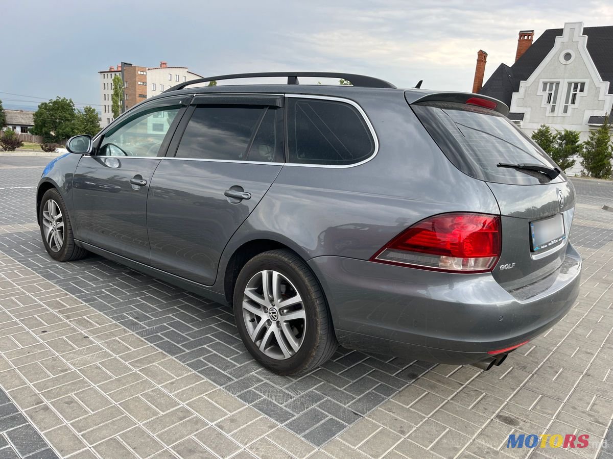 2010' Volkswagen Golf photo #3