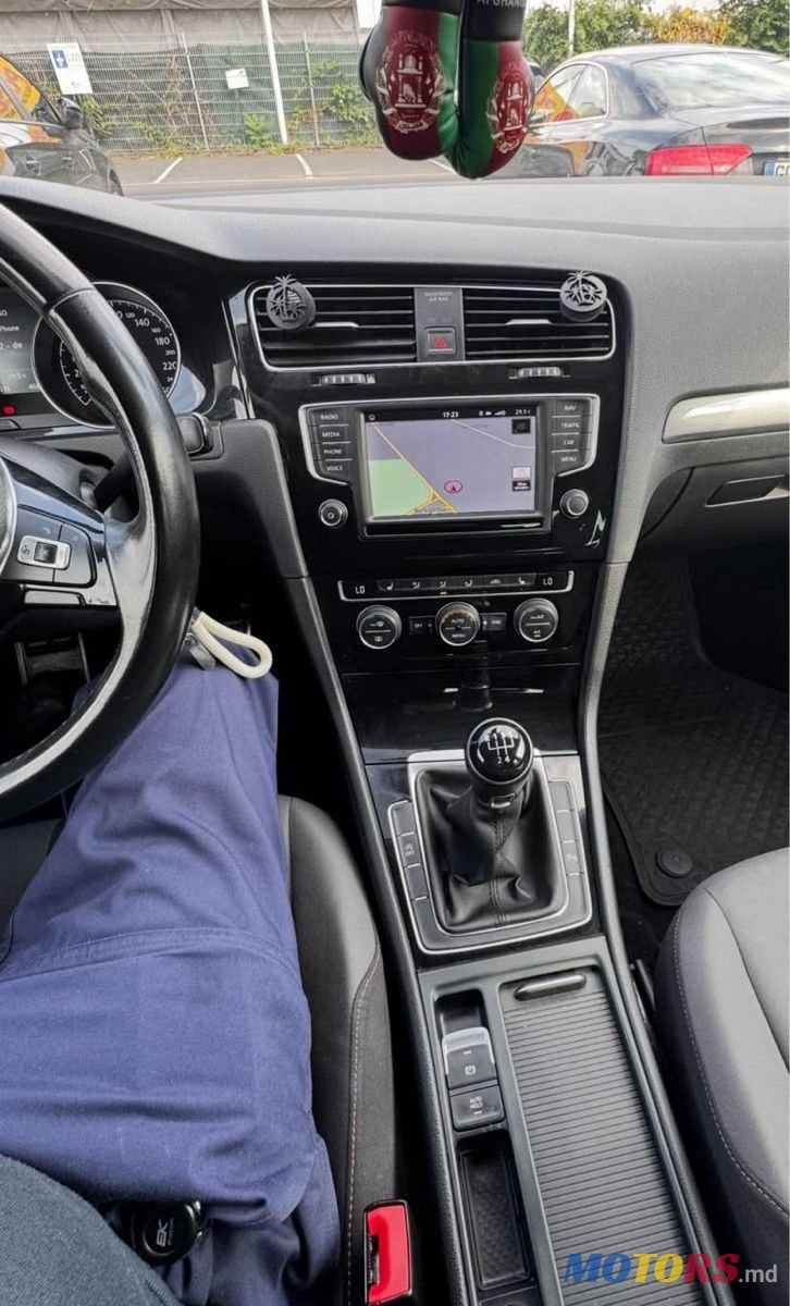 2016' Volkswagen Golf photo #3