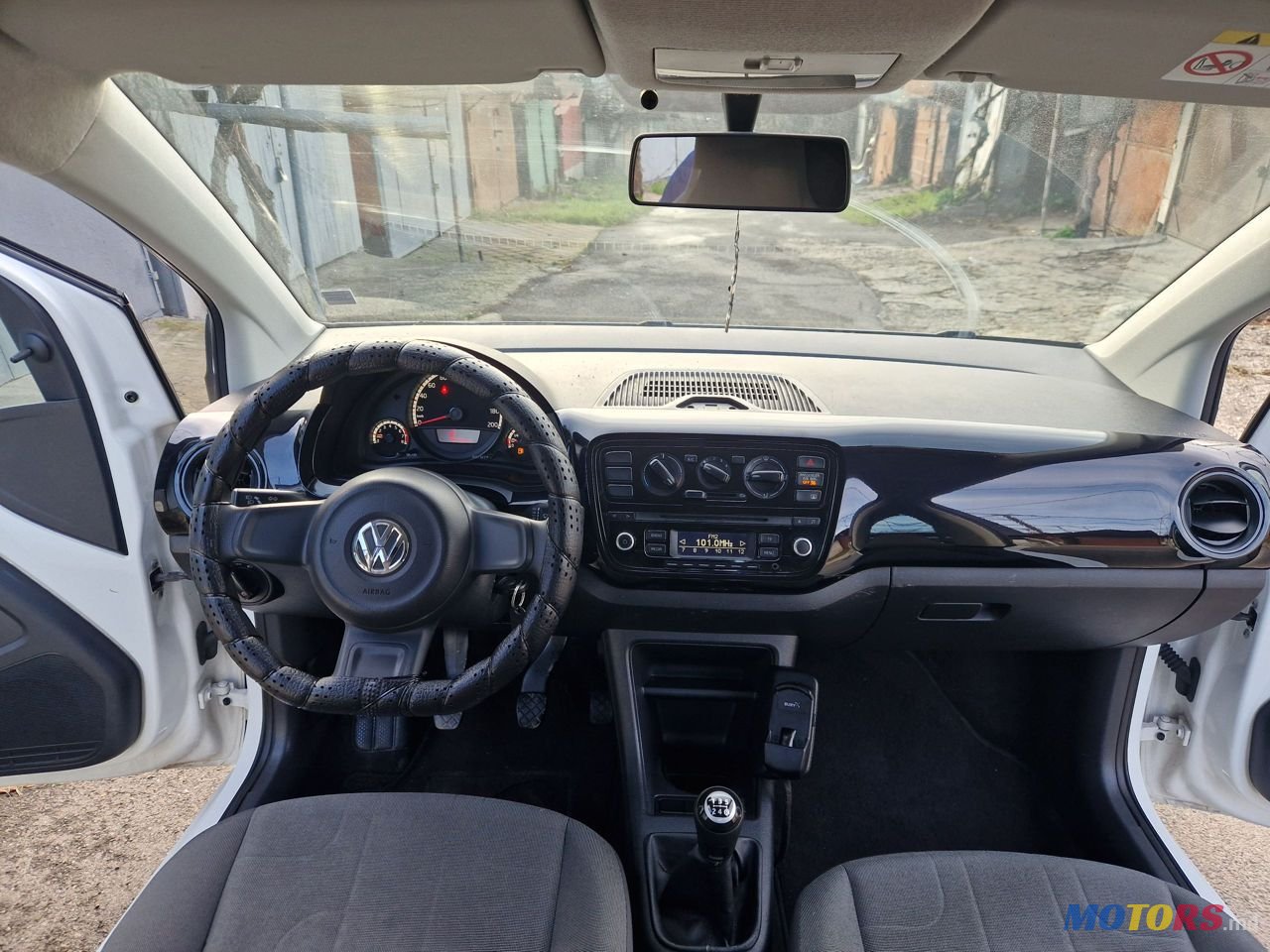 2016' Volkswagen Up! photo #6