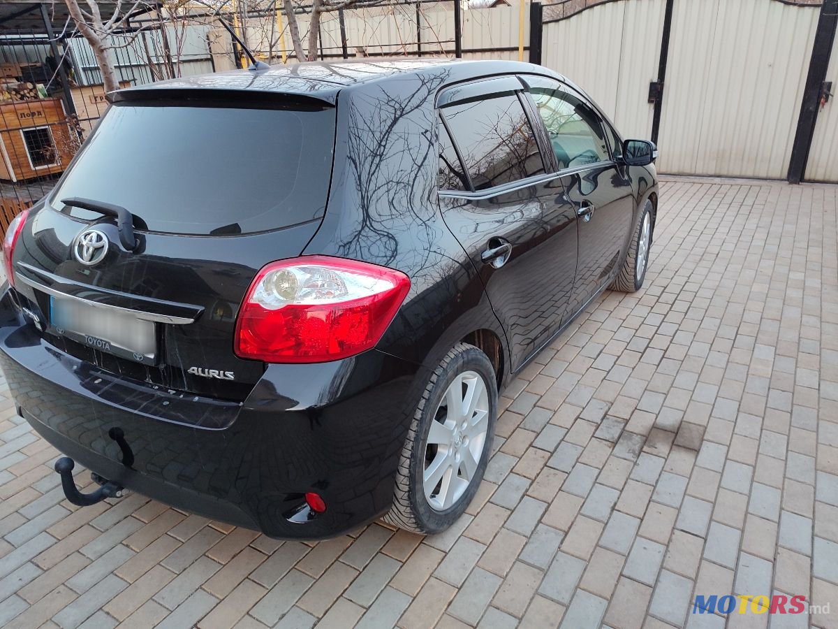 2010' Toyota Auris photo #3