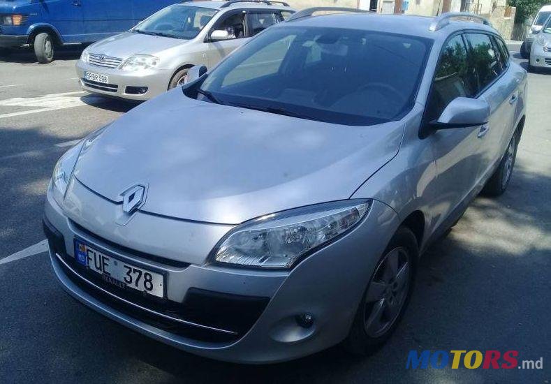 2011' Renault Megane photo #2