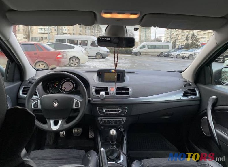 2011' Renault Megane photo #4