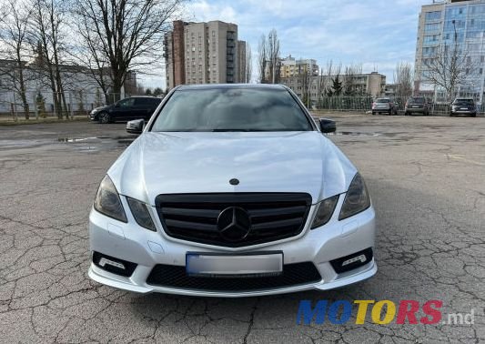 2009' Mercedes-Benz E Класс photo #2