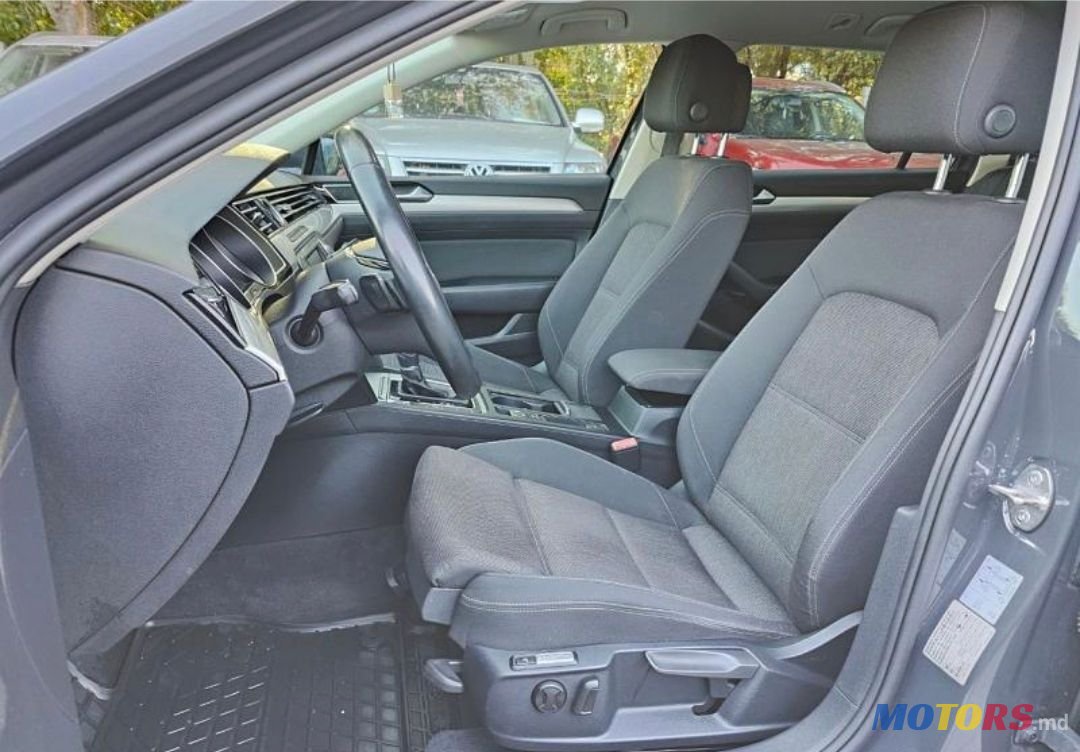 2016' Volkswagen Passat photo #2