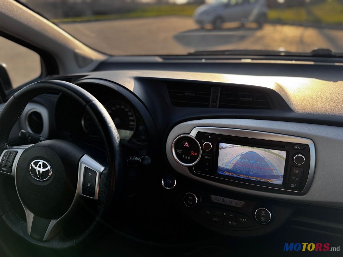2013' Toyota Yaris photo #6