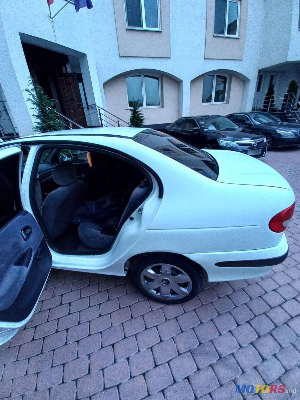 2002' Renault Megane photo #2