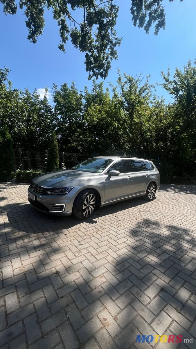 2015' Volkswagen Passat photo #4