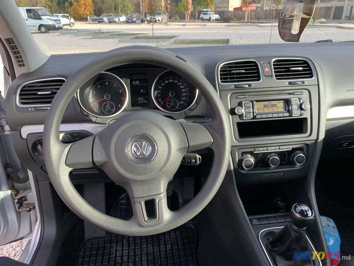 2009' Volkswagen Golf photo #6