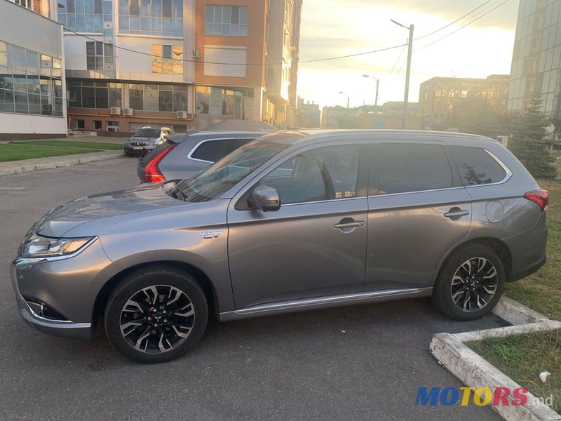 2018' Mitsubishi Outlander photo #1