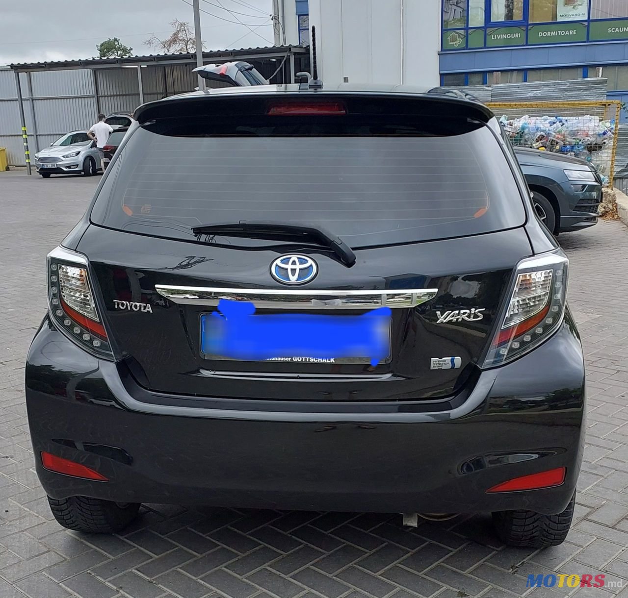 2012' Toyota Yaris photo #2