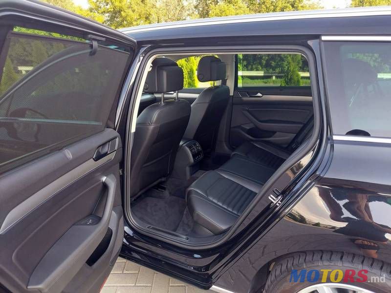 2015' Volkswagen Passat photo #5