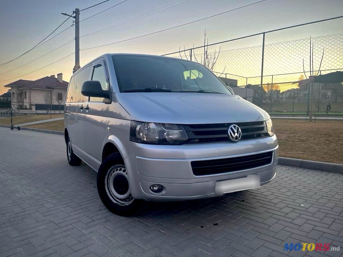2013' Volkswagen Transporter photo #2