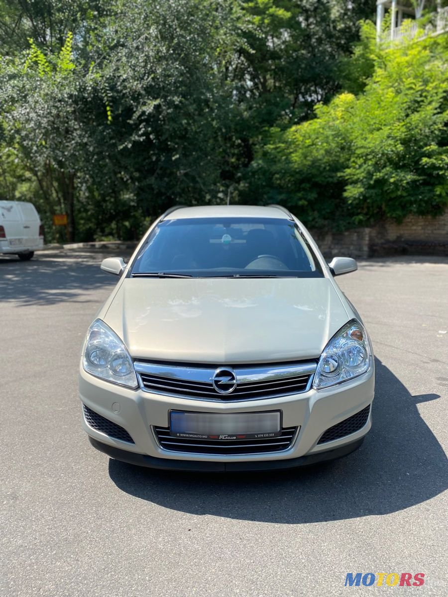 2008' Opel Astra photo #1