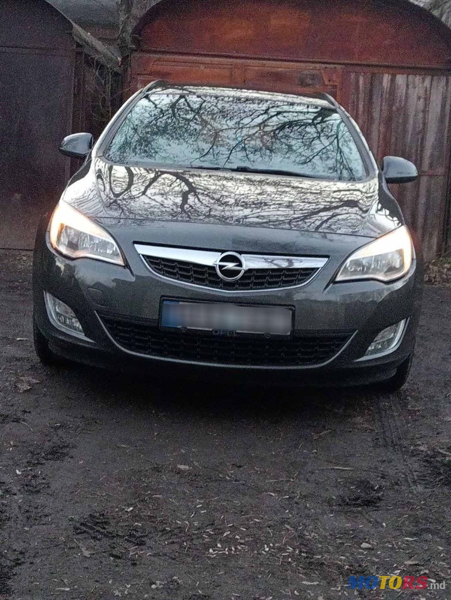 2011' Opel Astra photo #1