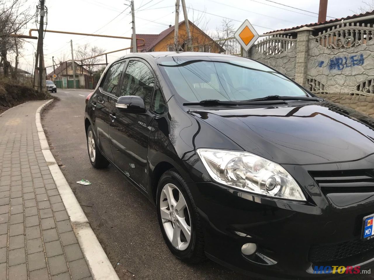 2012' Toyota Auris photo #2