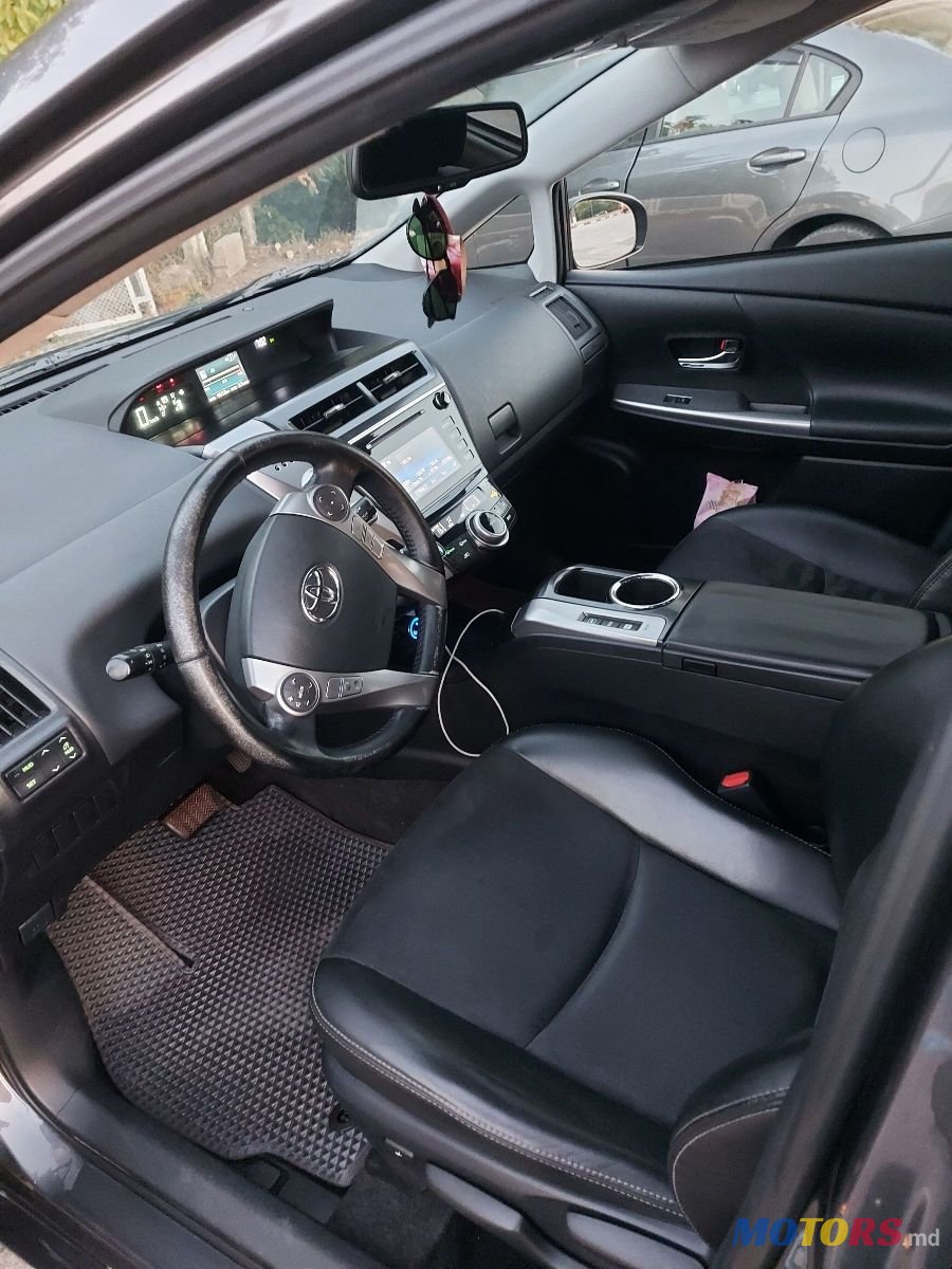 2015' Toyota Prius + photo #6