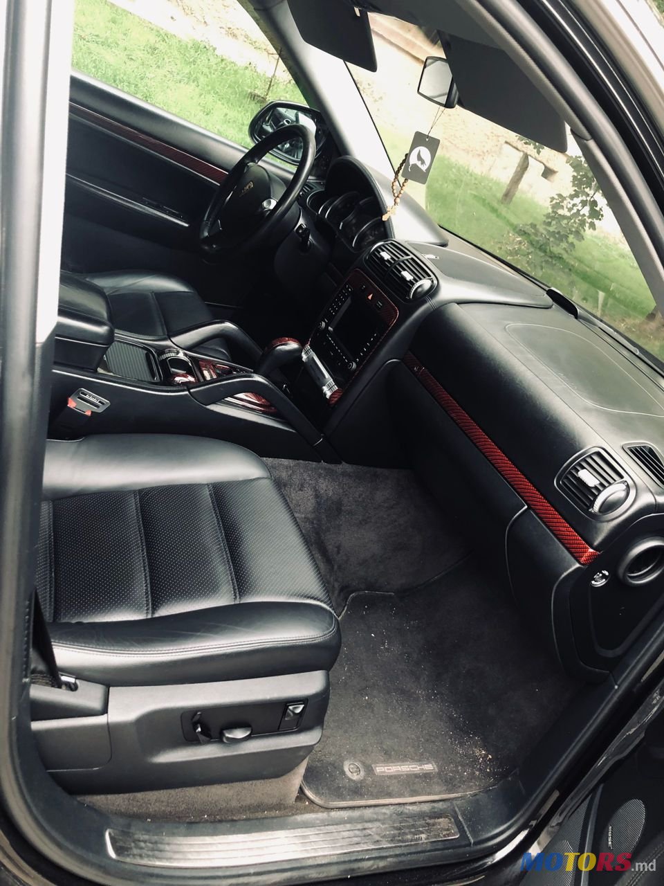 2005' Porsche Cayenne photo #5