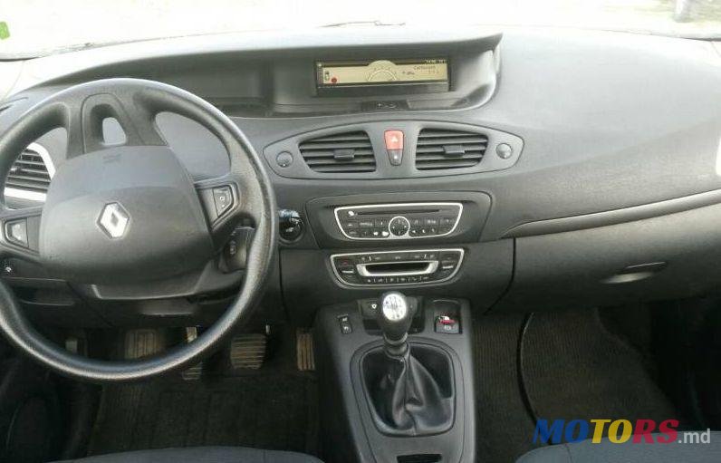2009' Renault Scenic photo #3