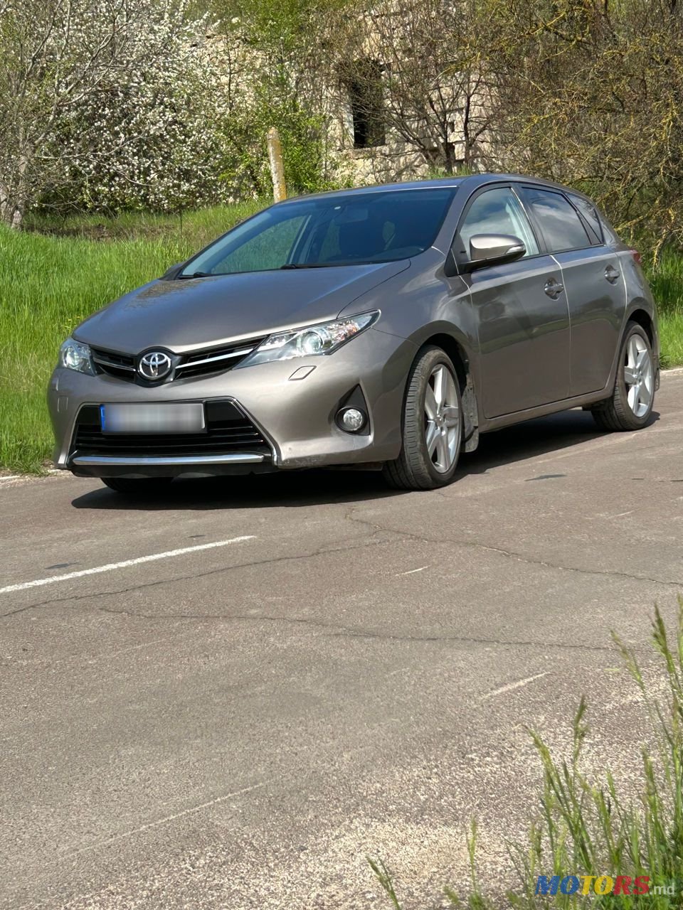 2013' Toyota Auris photo #2