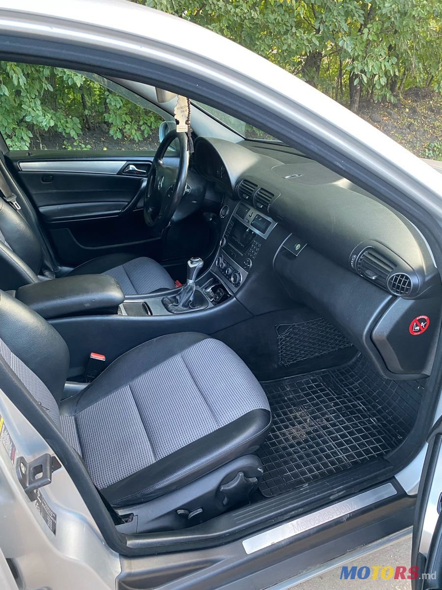 2004' Mercedes-Benz C Класс photo #4