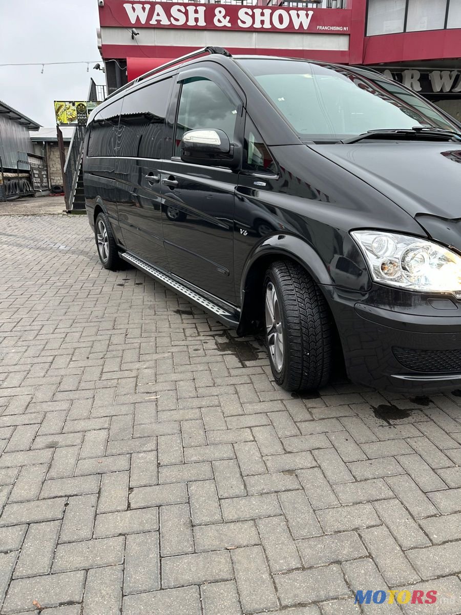 2011' Mercedes-Benz Viano photo #2