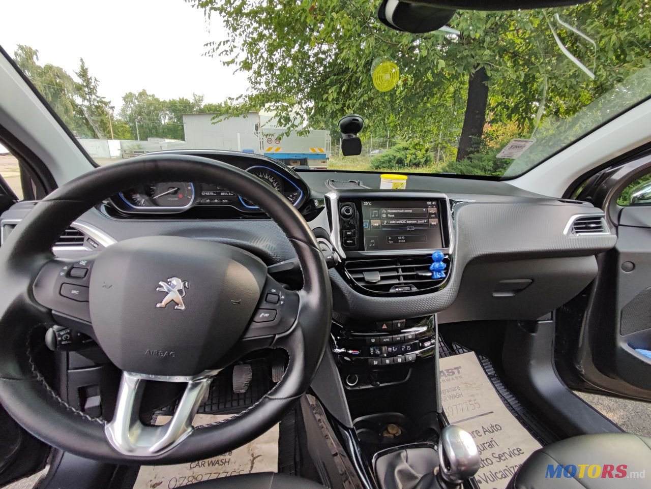 2015' Peugeot 2008 photo #2