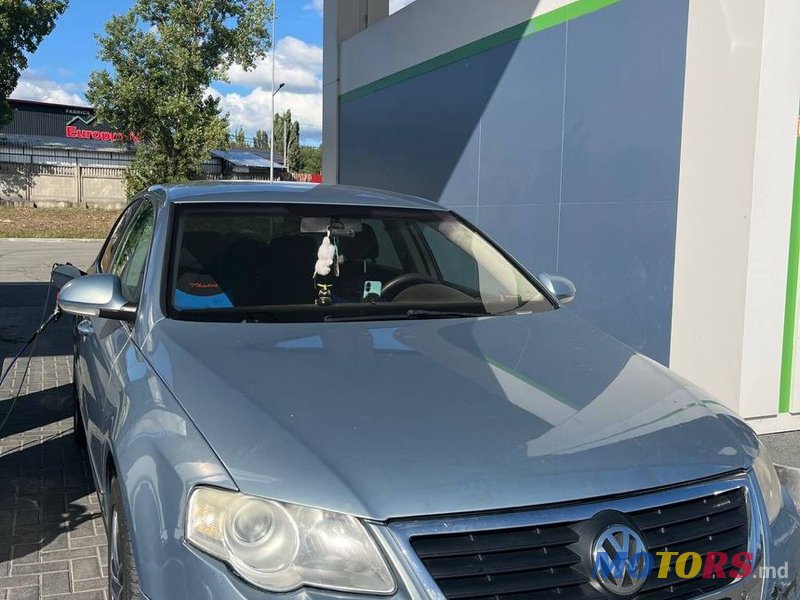 2009' Volkswagen Passat photo #1