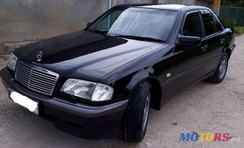 2000' Mercedes-Benz C photo #1