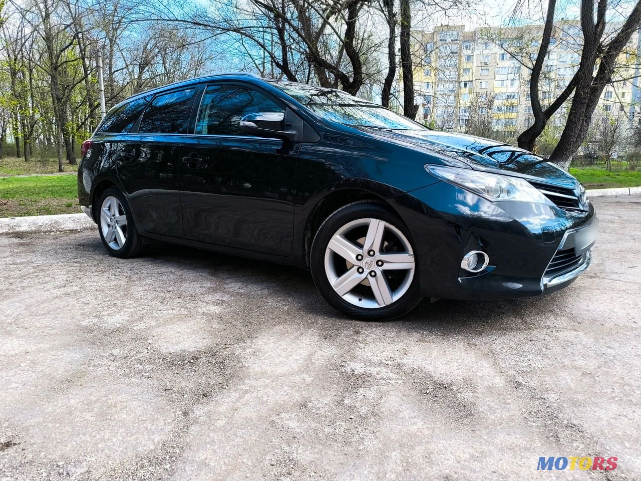 2014' Toyota Auris photo #2
