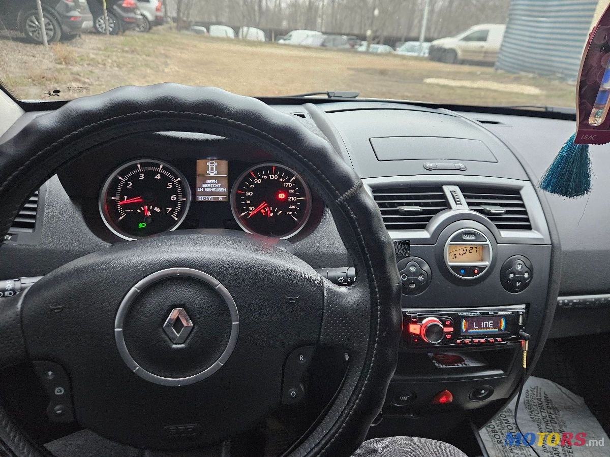 2008' Renault Megane photo #2