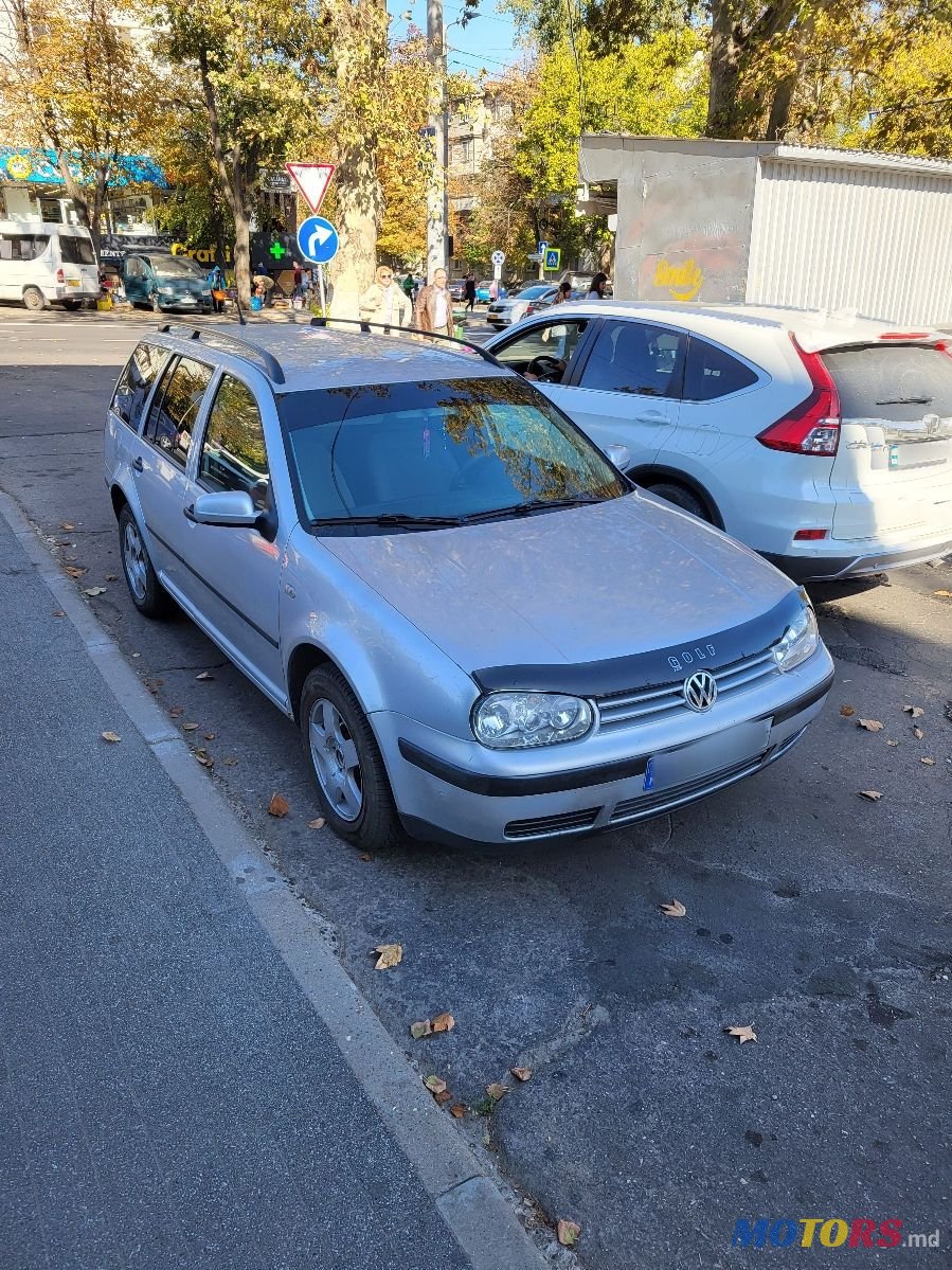 2001' Volkswagen Golf photo #5