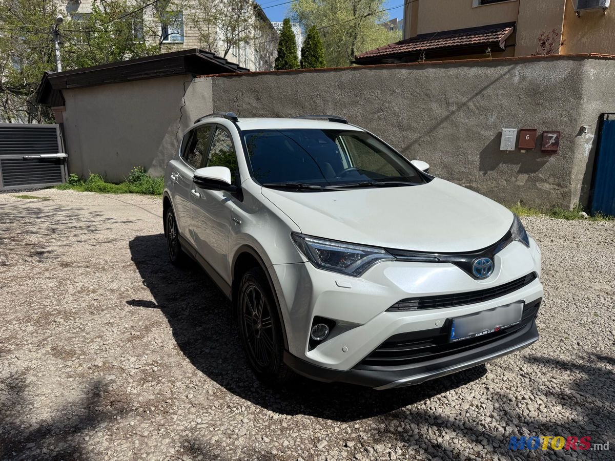 2018' Toyota RAV4 photo #2