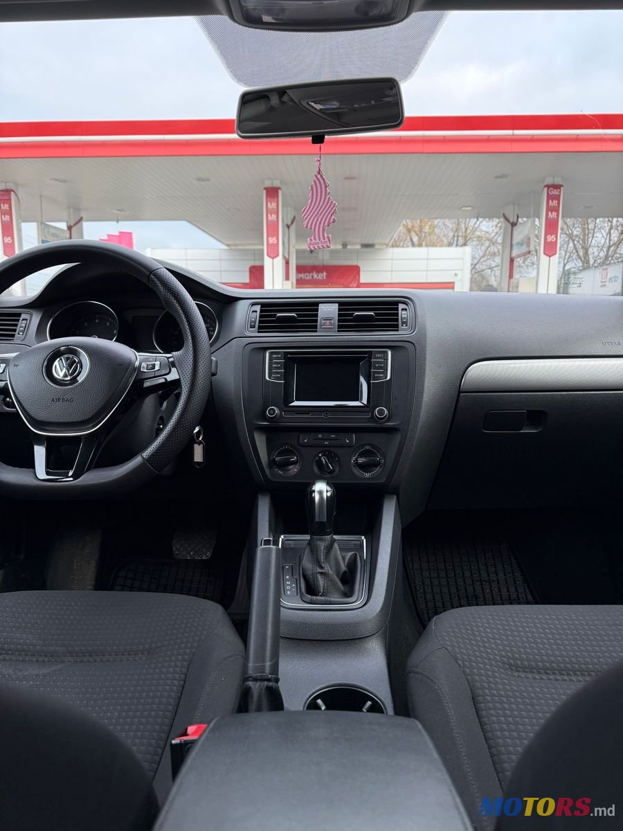 2015' Volkswagen Jetta photo #5