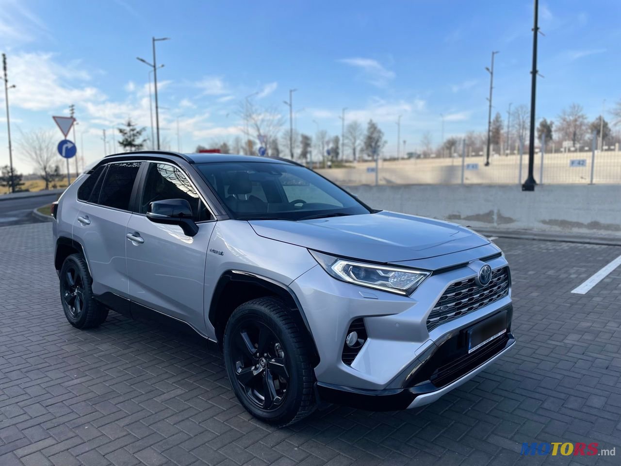 2020' Toyota RAV4 photo #2