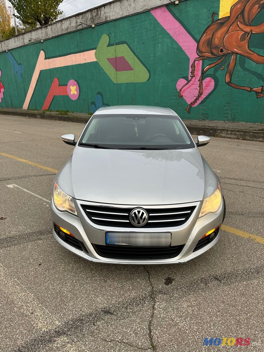 2010' Volkswagen Passat photo #3