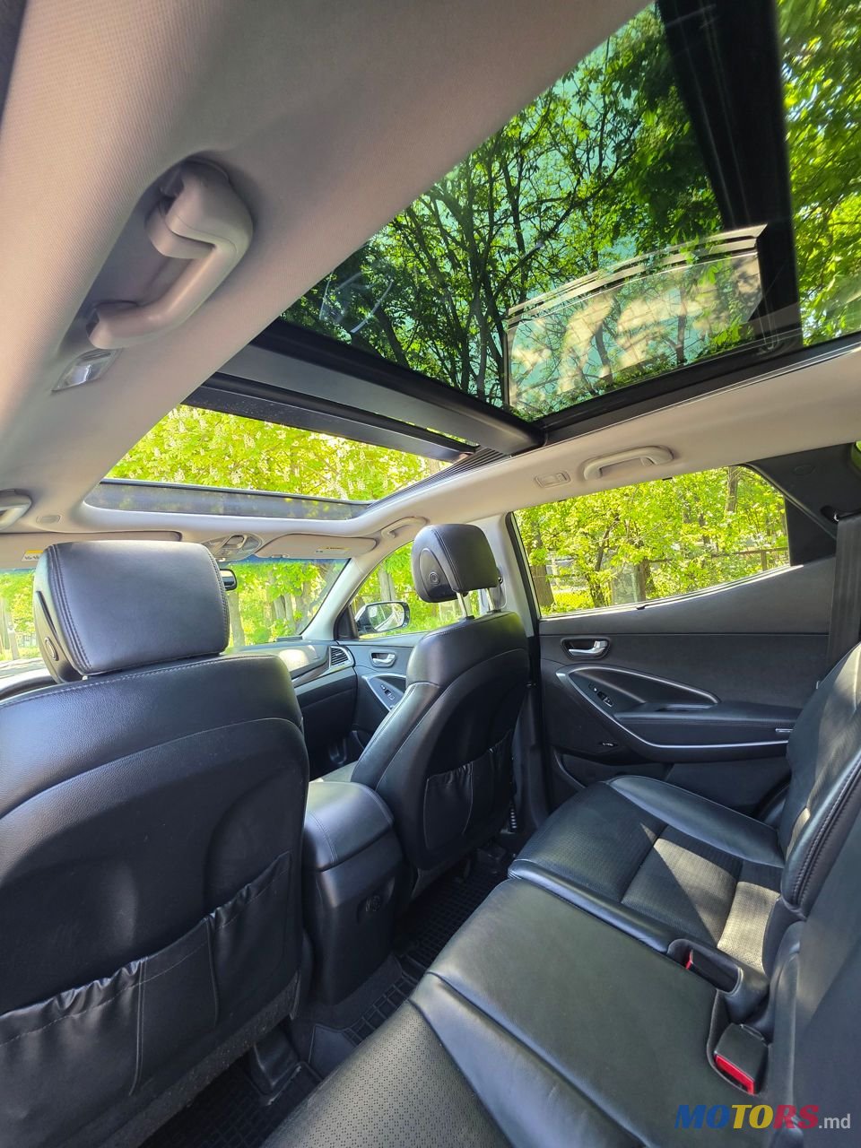 2012' Hyundai Santa Fe photo #6