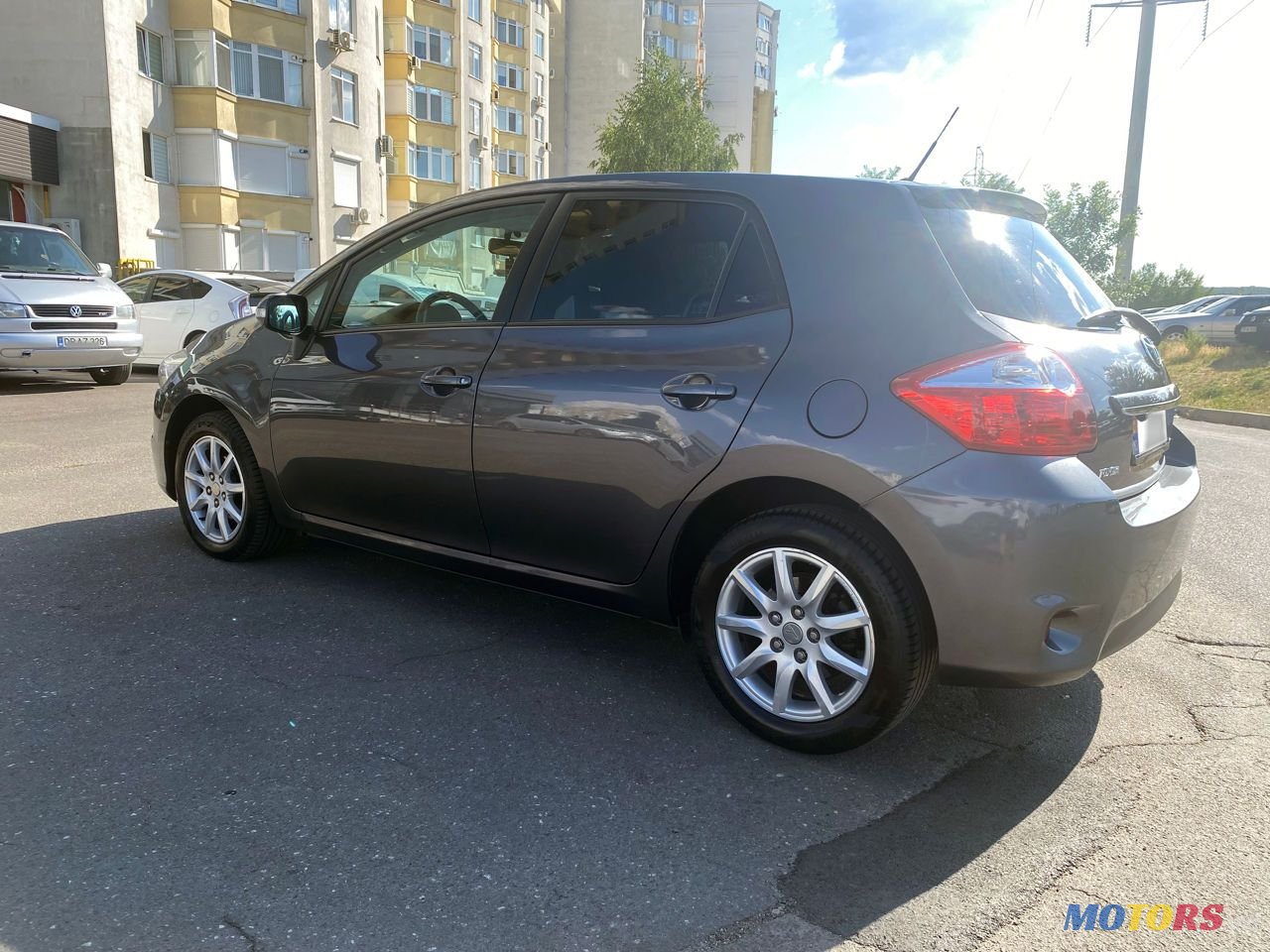 2012' Toyota Auris photo #2