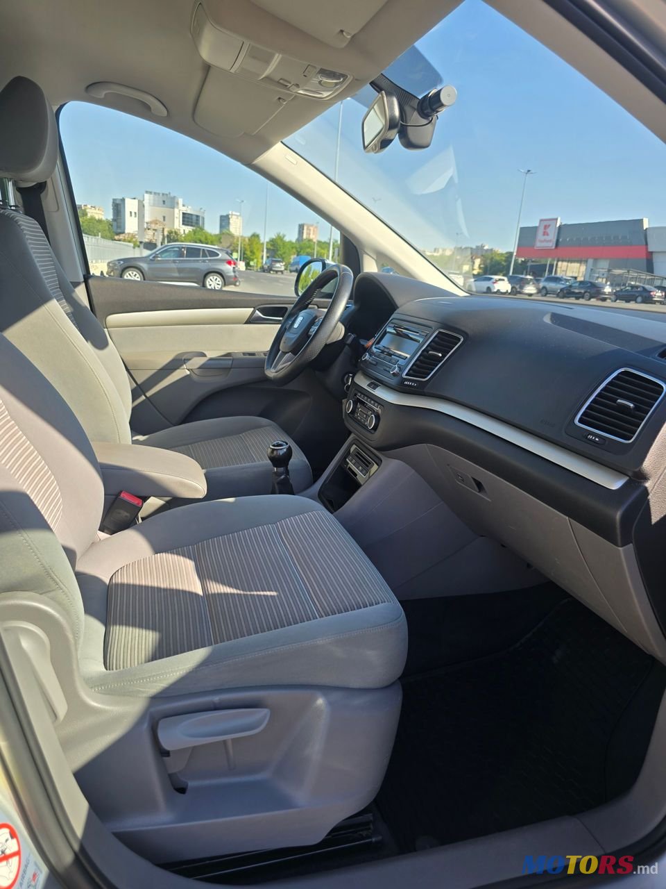 2011' SEAT Alhambra photo #3