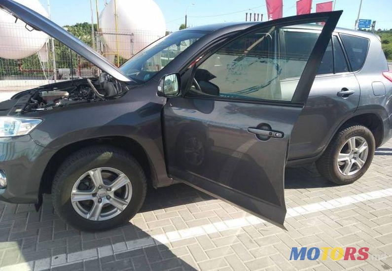 2013' Toyota RAV4 photo #1