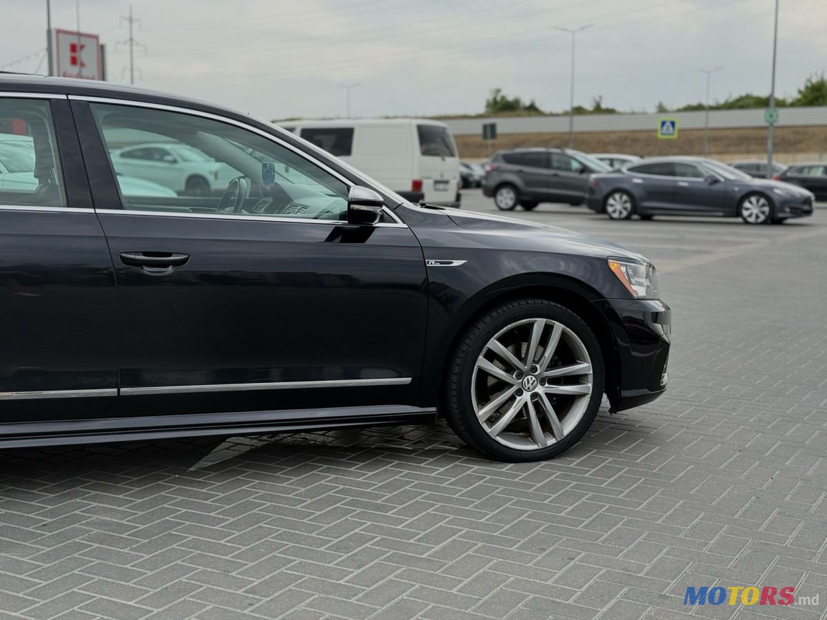 2017' Volkswagen Passat photo #6