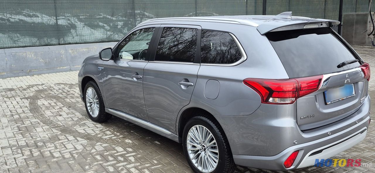 2019' Mitsubishi Outlander photo #1