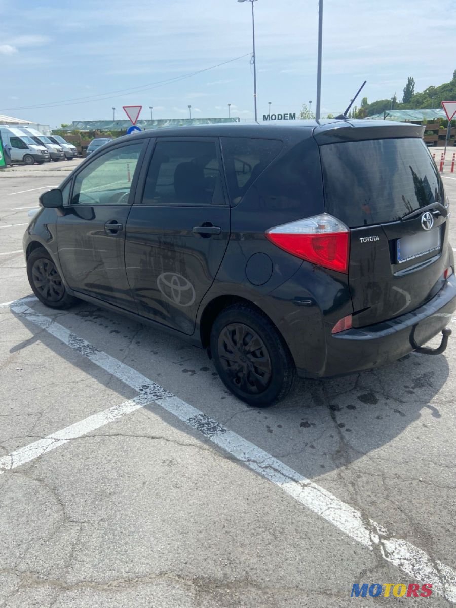 2011' Toyota Verso S photo #3