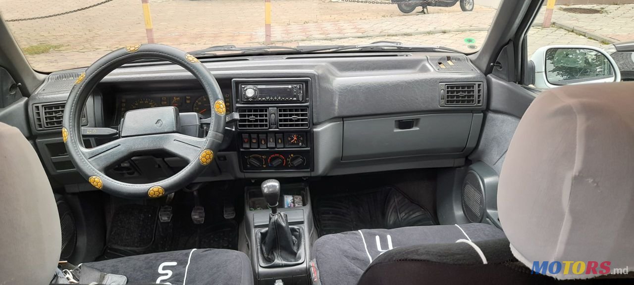 1991' Renault 19 photo #6