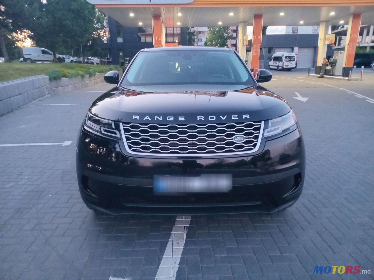 2018' Land Rover Range Rover Velar photo #2