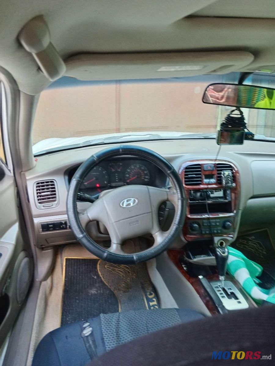 2002' Hyundai Sonata photo #2