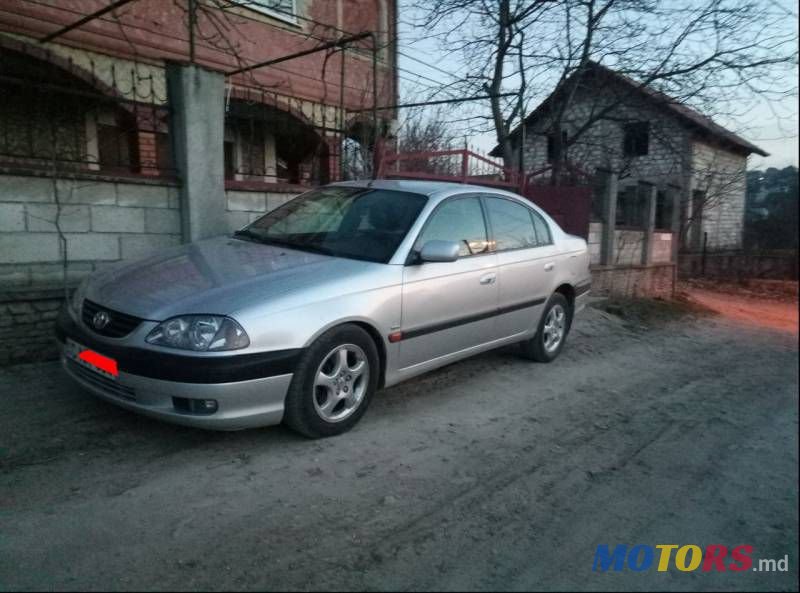 2002' Toyota Avensis photo #2
