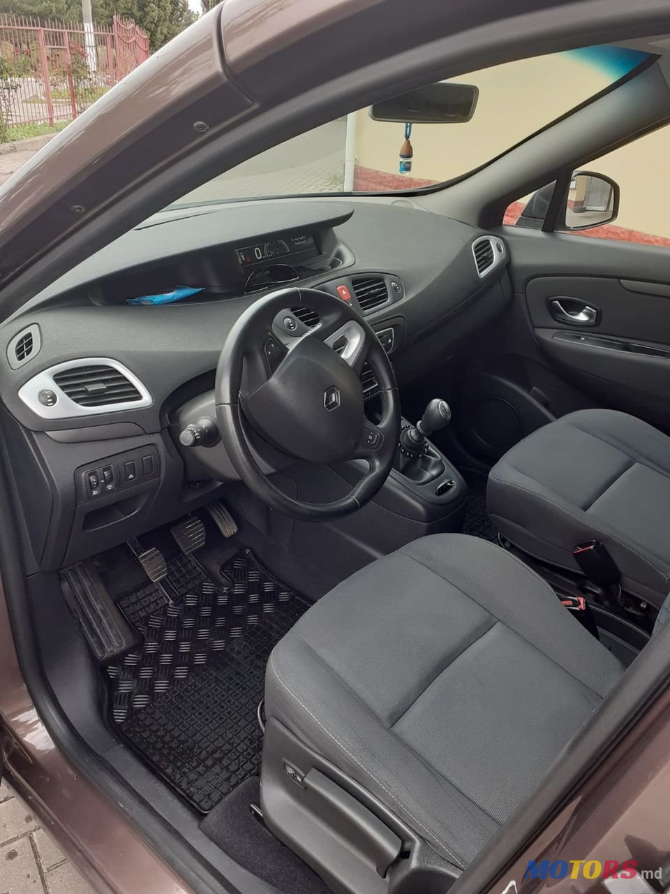 2010' Renault Grand Scenic photo #4